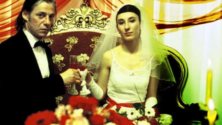 prizor iz filma Z glavo ob zid
