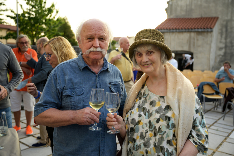 Rado Likon in Neva Zajc pozirata