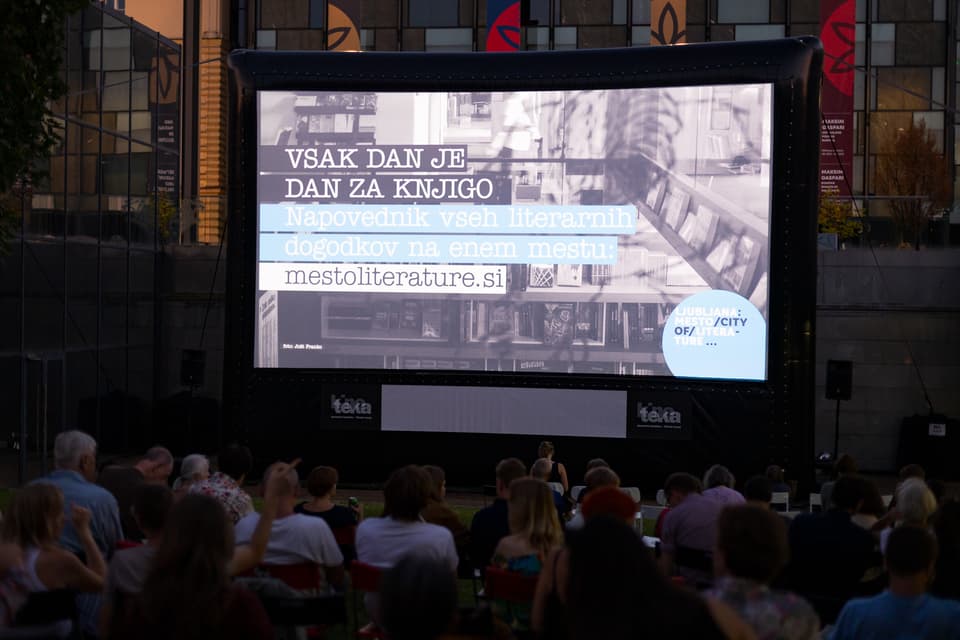 filmsko platno s telopom za festival