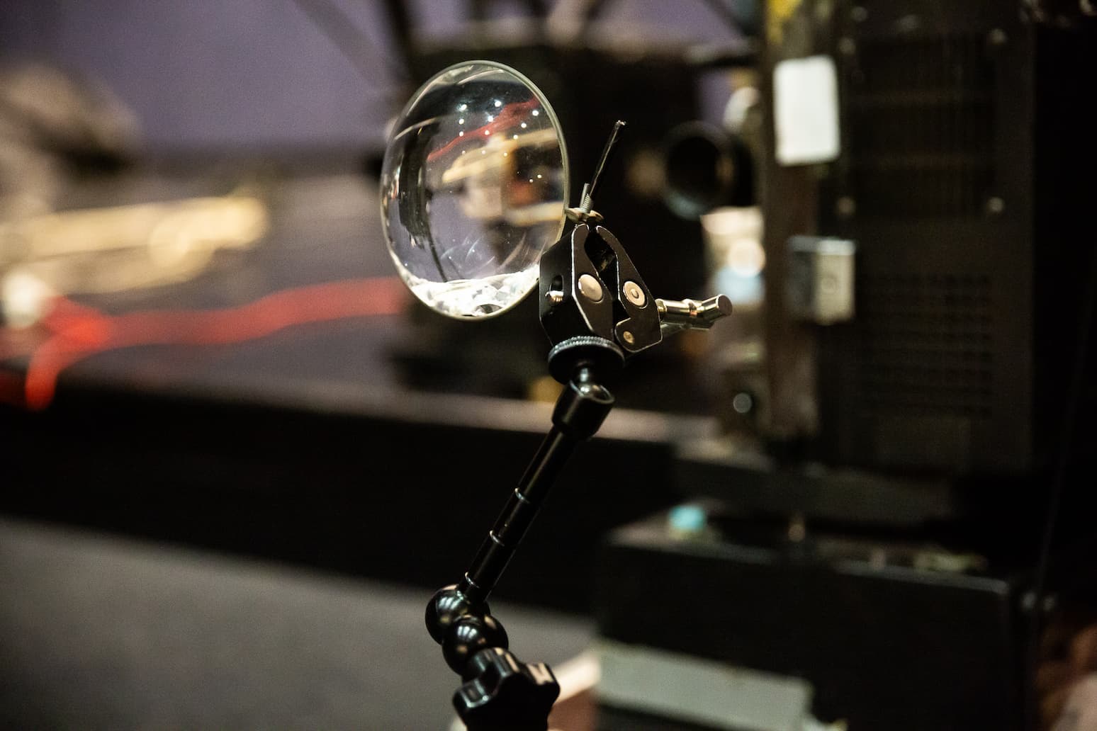 projektorji, s katerimi Metamkine zvočno opremi film