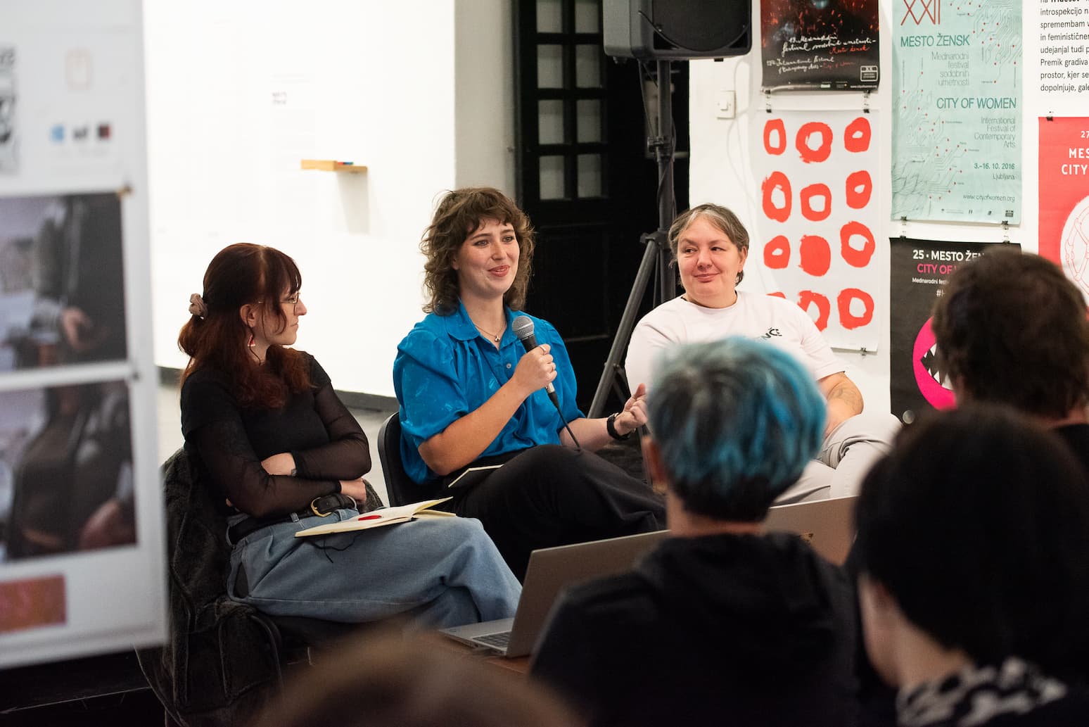 Neja Berger, Safira Boeder in Jelena Vasiljević med predavanjem
