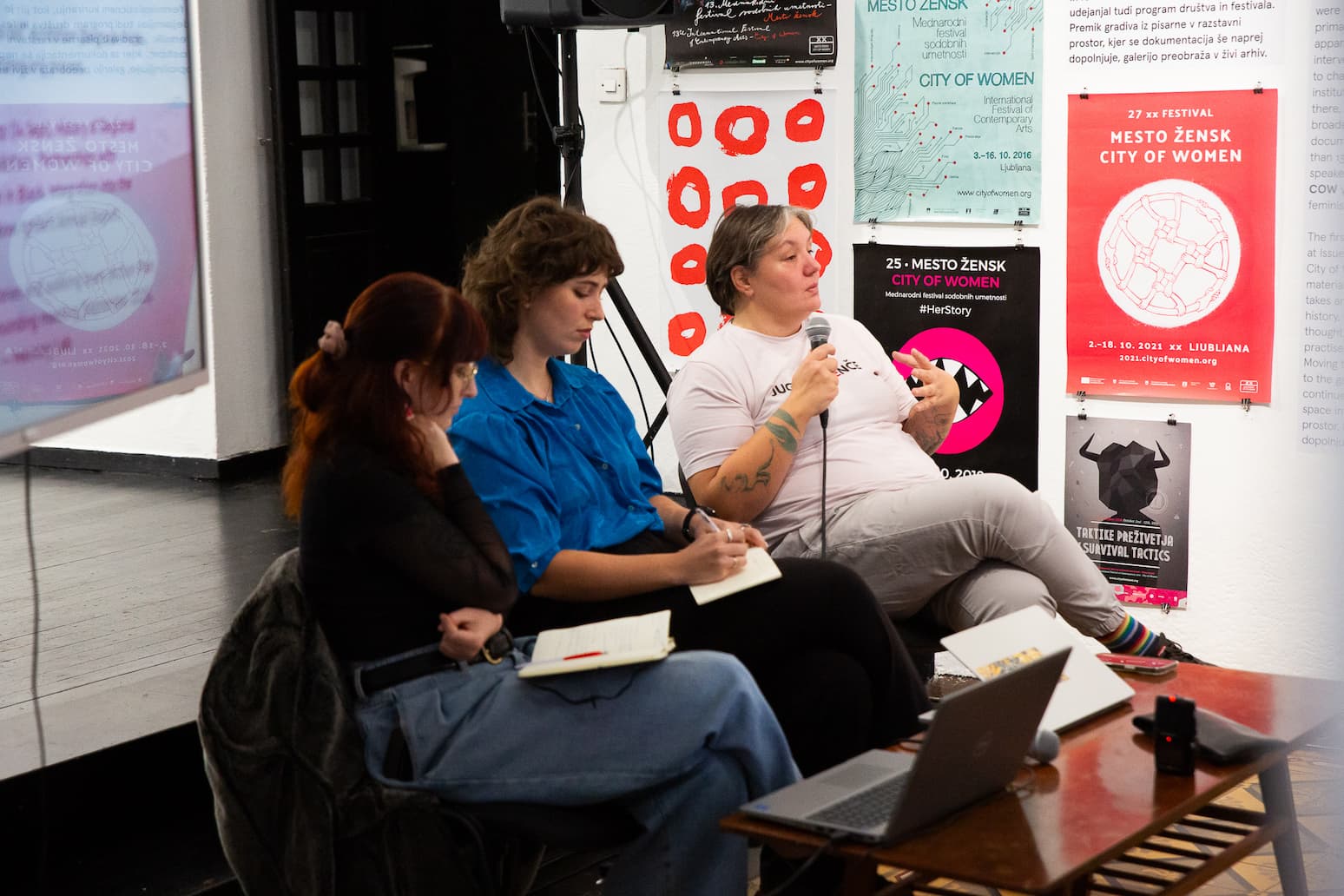 Neja Berger, Safira Boeder in Jelena Vasiljević med predavanjem