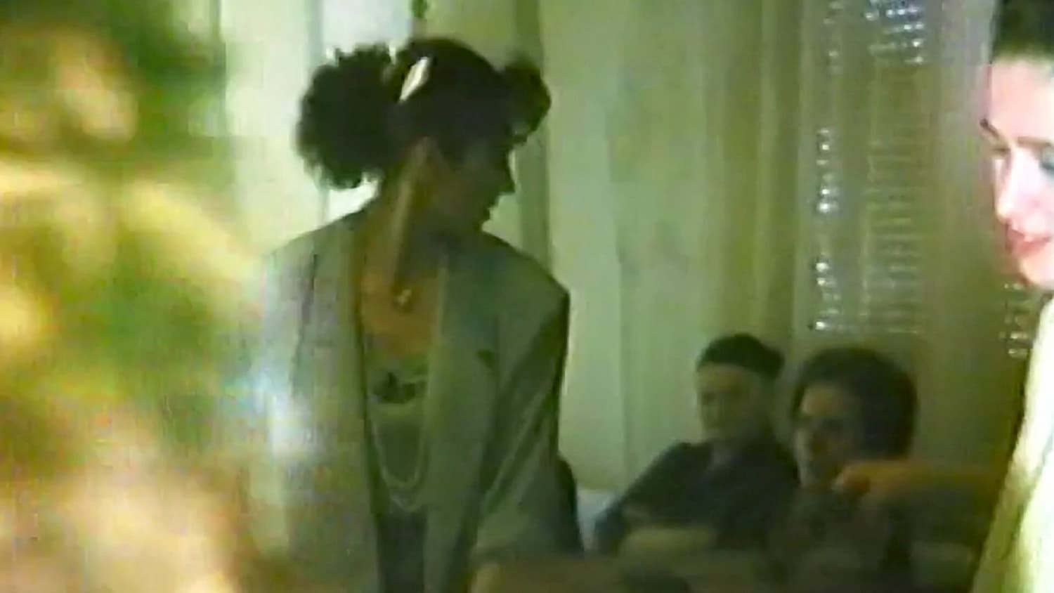 prizor iz filma Kot bolno rumena