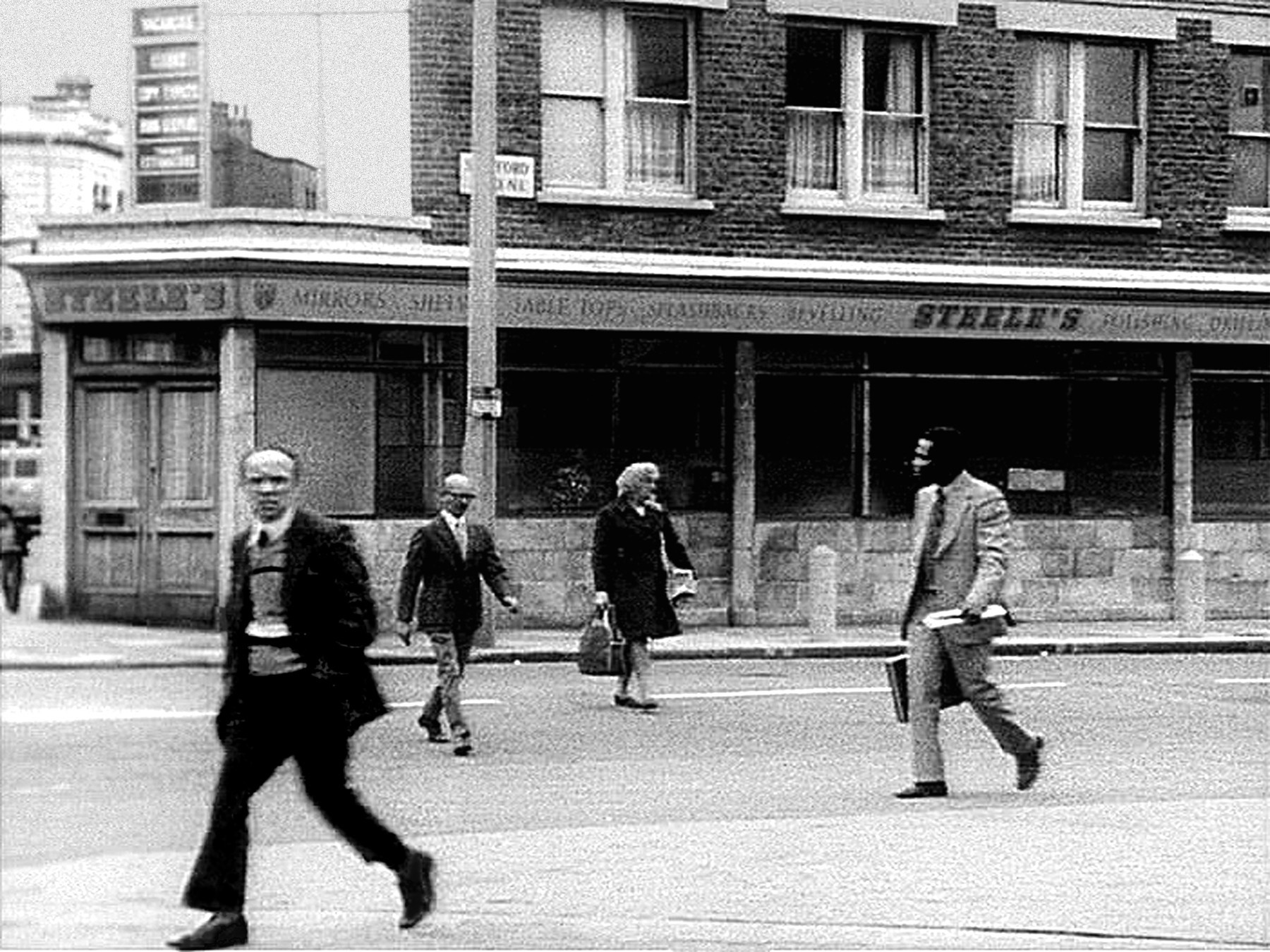 prizor iz filma Dekle, ki žveči čigumi