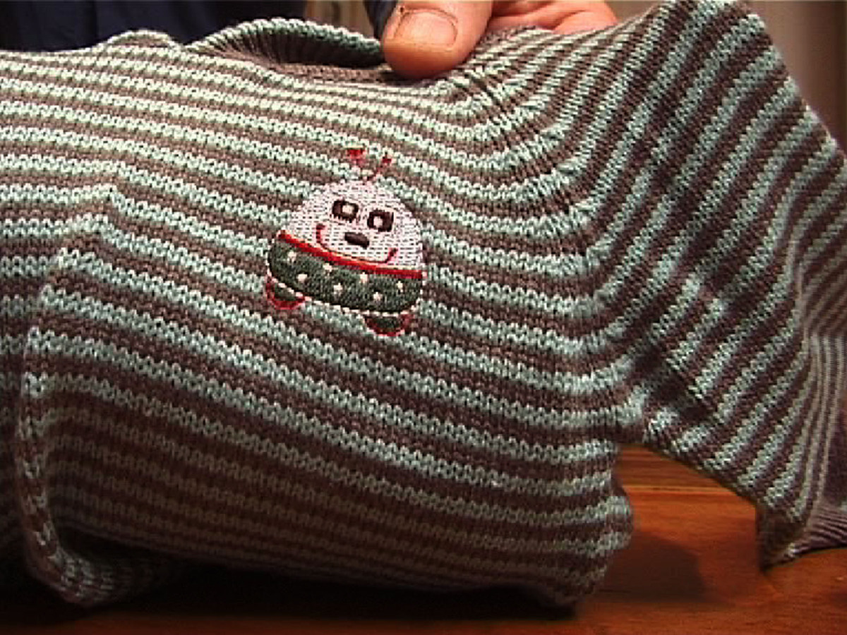 prizor iz filma nenavadna Rdeča jopa