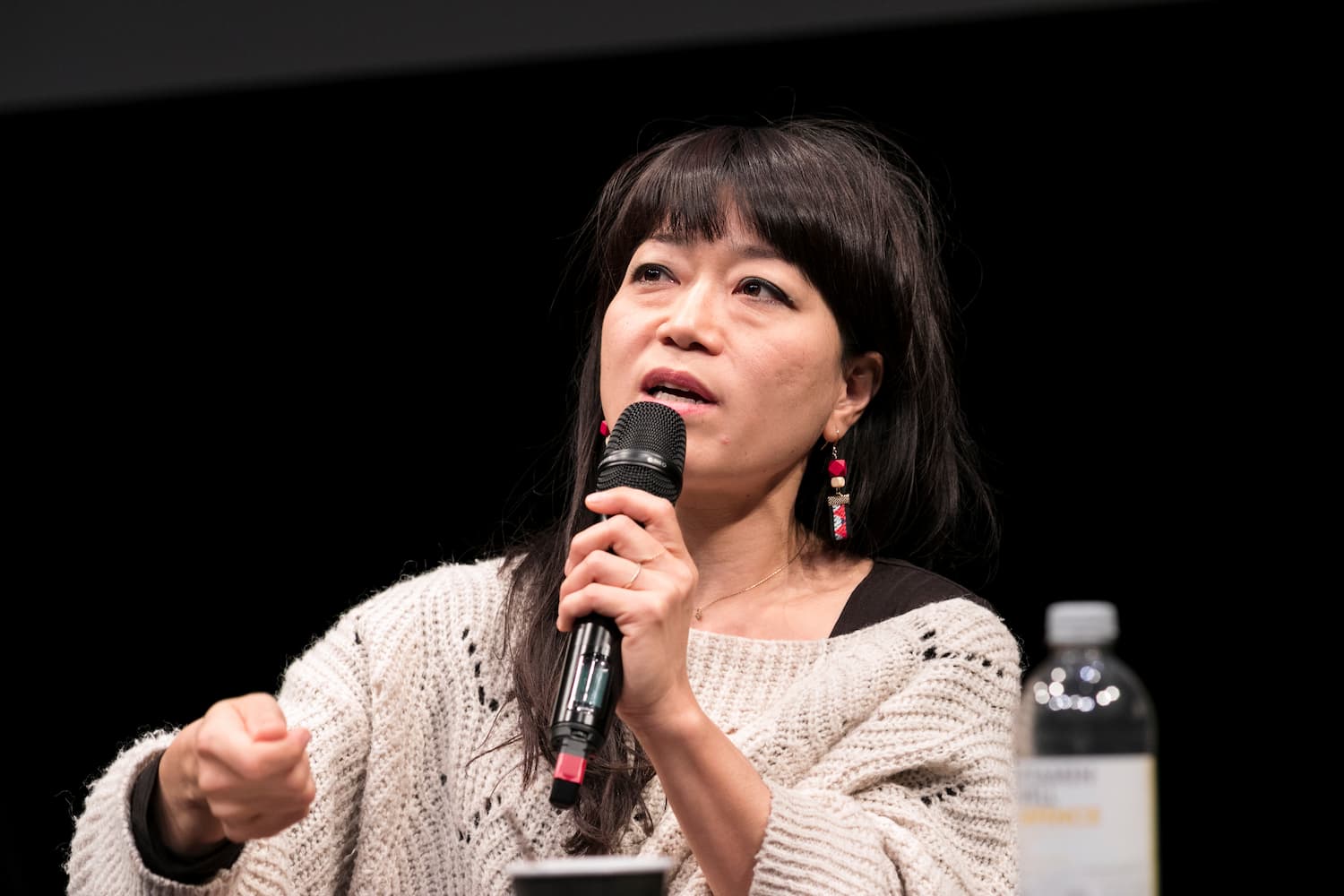 Momoko Seto med nagovorom občinstva