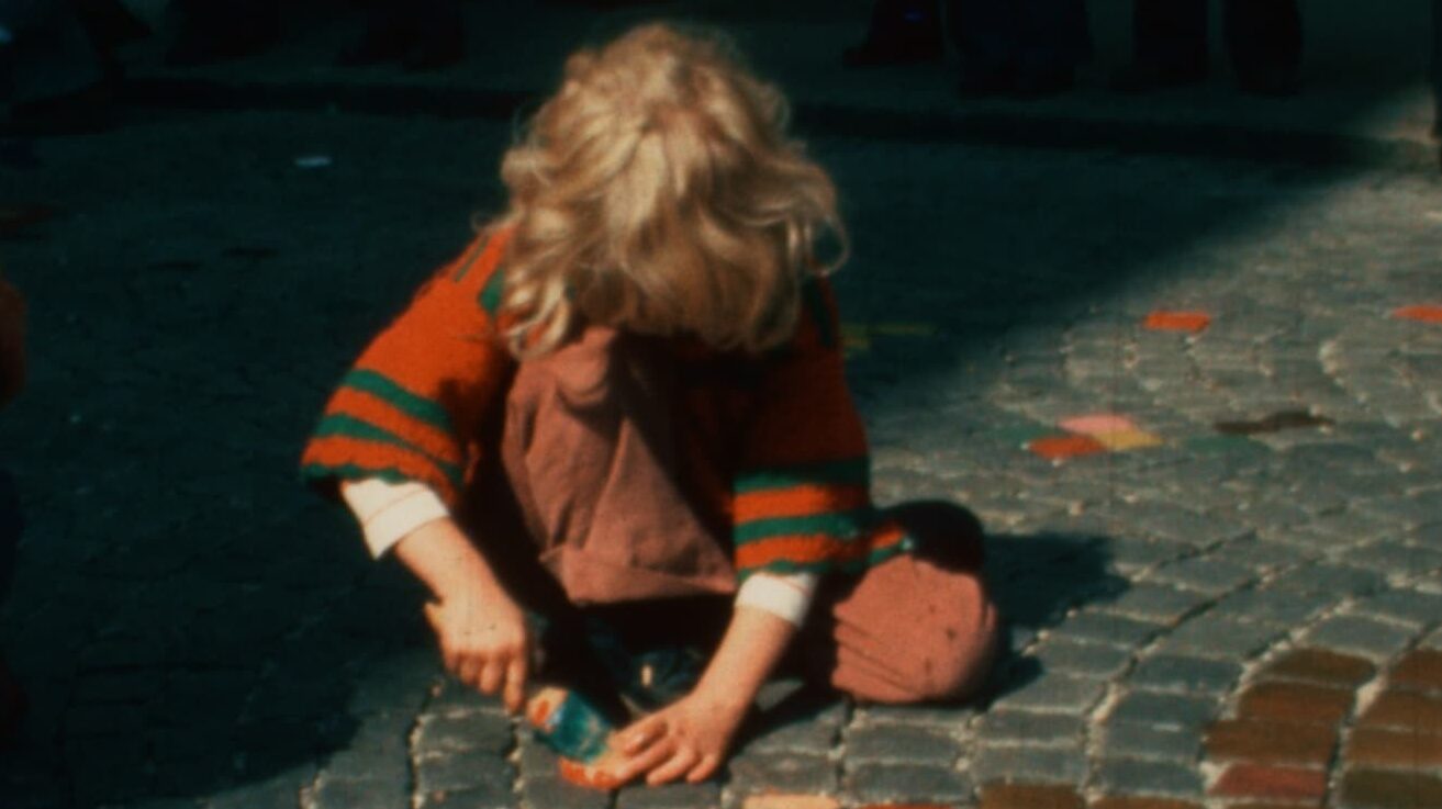 prizor iz filma Galactic Supermarket Presents Cosmic Rainbows