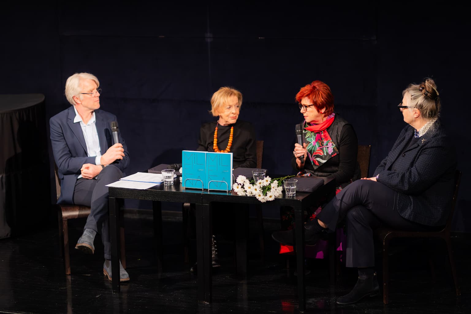 Branko Završan, Milena Zupančič, Majda Širca in Mojca Kranjc med pogovorom