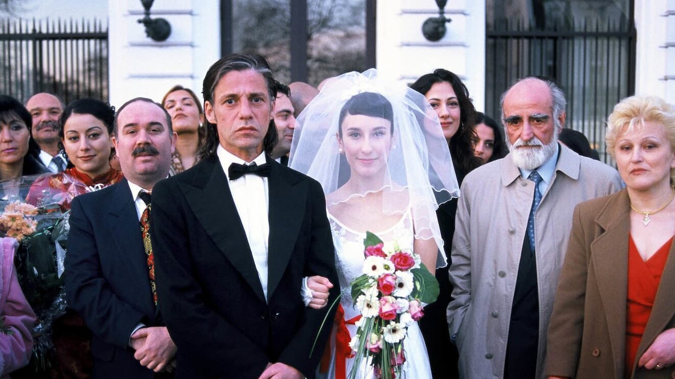 prizor iz filma Z glavo ob zid
